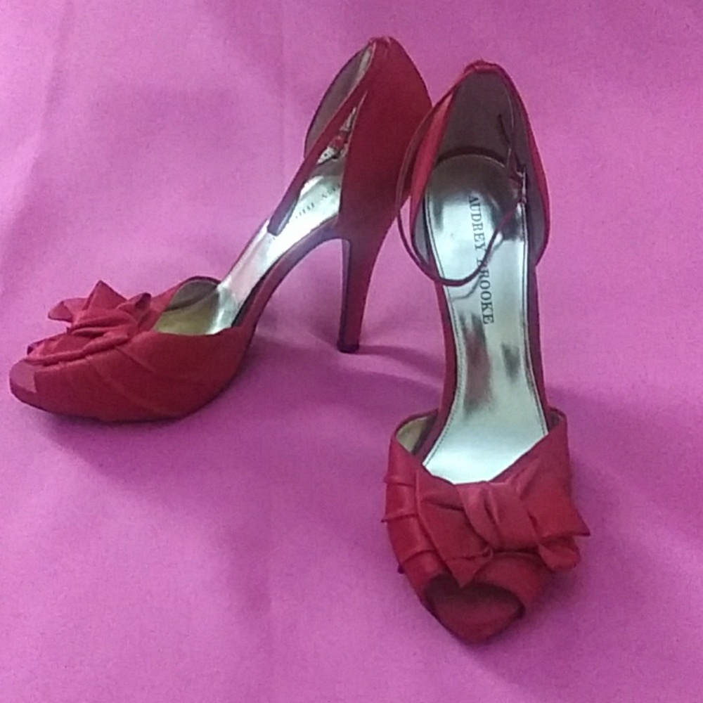 🔥Red Satin Peeptoe w Ankle Strap 👠